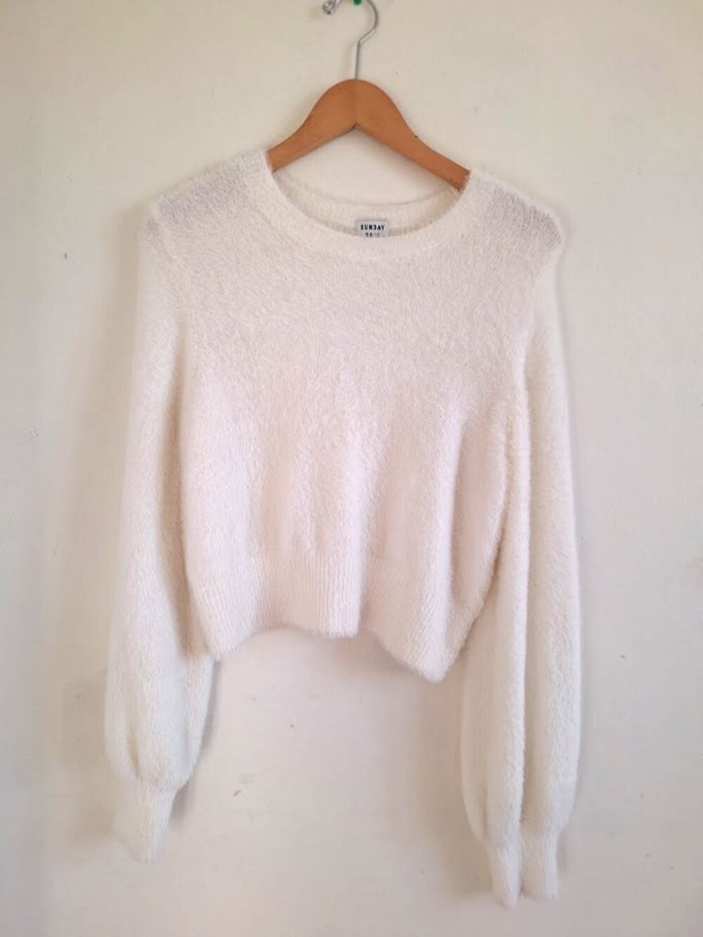 Sunday Best Aritzia Fuzzy White Crew Neck Sweater L Soft Cozy Knit